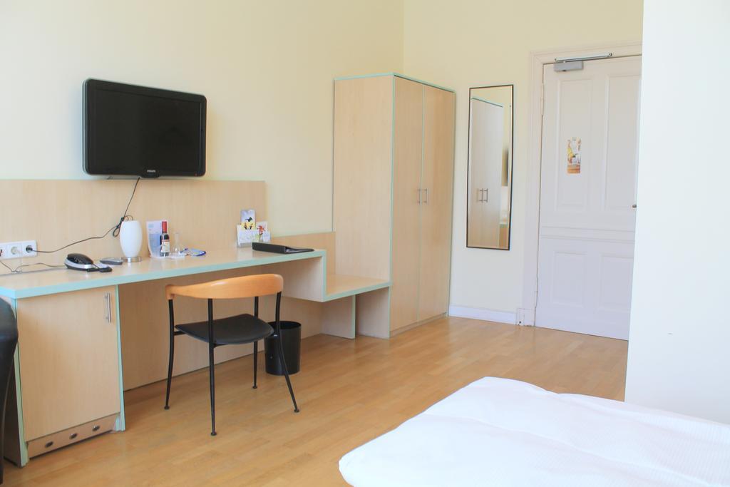 Standard Double Room,324709372:JPEG